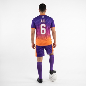 Conjunto de Camiseta y Pantalones Cortos de Fútbol Clásico Sublimado Personalizado, Unisex, Corte Regular, Cuello en V, Cintura Elástica, 100% - Product Image 5