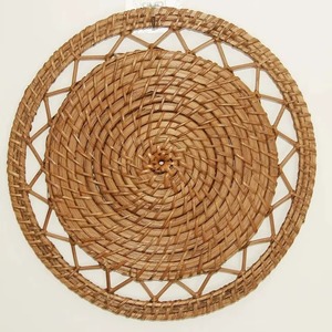 Assiette de présentation rustique en rotin naturel faite à la main pour la décoration de table de mariage (vente en gros) - Product Image 1