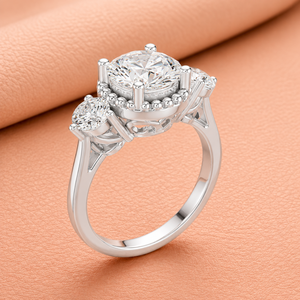 Bague de fiançailles de luxe en or blanc avec halo rond et trois pierres en moissanite, bijoux de mariage pour femme - Product Image 2