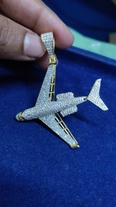 จี้รูปเครื่องบินประดับเพชรโมอิสซาไนต์ทรงกลม ชุบทอง 18K ของขวัญสำหรับคนรักการเดินทาง จี้พนักงานต้อนรับบนเครื่องบิน จี้สำหรับคนรักการเดินทาง - Product Image 5