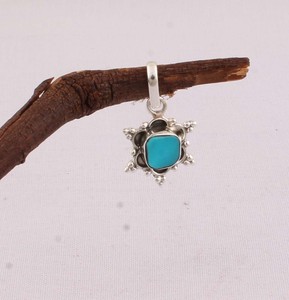 Pendentif en turquoise naturelle, bijoux en argent sterling 925, collier en pierre précieuse bleue pour femmes, pendentifs en argent faits à la main, vente en gros - Product Image 4