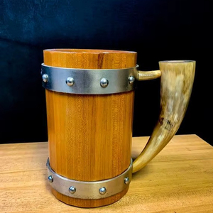 Verre à bière rustique médiéval en bois - Product Image 1