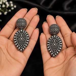 Fournisseur en gros de boucles d'oreilles pendantes vintage en argent tibétain avec motif floral, bijoux plaqués antique pour femmes - Product Image 3