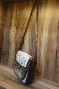 Bolso Bandolera de Cuero Genuino de Vaca para Mujer – Bolso de Hombro de Cuero Hairon Hecho a Mano con Correa Ajustable - Product Image 3