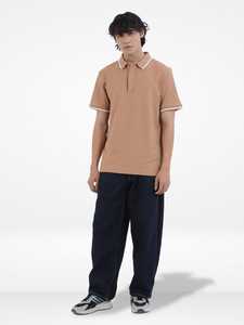 Camisa para Hombre con Detalles en Camel |   Camiseta de Manga Corta con Ribete en Contraste y Antiarrugas |   Logotipo Frontal Personalizado para Fabricantes OEM/ODM - Product Image 3