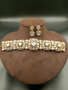 Collar Gargantilla Chapado en Oro Amaira Jewels con Detalles de Doble Verde, Diseño Geométrico, Joyería de Boda para Mujer, Estilo Lujoso - Product Image 4