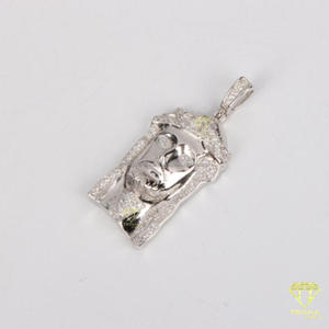 จี้มงกุฎศาสนาพรีเมียม ประดับเพชร VVS และมอสซาไนต์ - Product Image 2
