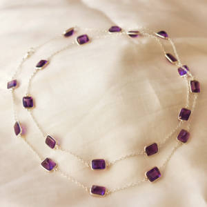 Collar de cadena con bisel de amatista natural Amara Glow con plata de ley 925, estilo moderno y a la moda para mujer. - Product Image 1