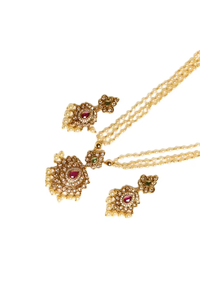 Collar moderno de cadena de oro afgano con cristales rectangulares verde esmeralda y rojo rubí en una piedra blanca floral. - Product Image 6