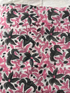 Tela Floral Sanganeri 100% Algodón Ecológico con Estampado a Mano, Material Ligero Hecho a Mano en India para Vestidos de Niños y Niñas - Product Image 3