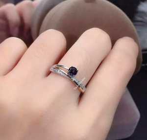 Anillo de compromiso vintage de alejandrita, anillo de boda de plata maciza con alejandrita, joyería hecha a mano con engaste de puntas, anillo de promesa para mujer - Product Image 1