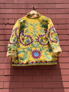 เสื้อแจ็คเก็ตปักลายซูซานีทำมือสุดหรูสำหรับผู้หญิง สีเหลืองลายดอกไม้ สไตล์โบโฮ เอธนิค เสื้อโค้ทวินเทจ งานฝีมือ เสื้อคลุมฤดูหนาว ขายส่ง - Product Image 6