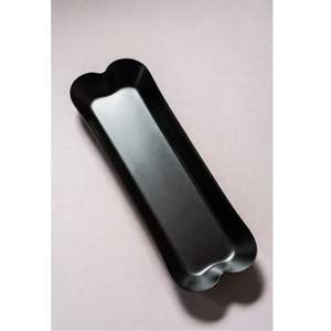 Bandeja de Servir Moderna de Metal Negro Mate con Forma de Hueso, Plato Decorativo para Golosinas de Mascotas, Bandeja Duradera de Aluminio de Grado Alimenticio para Exhibir Bocadillos - Product Image 3