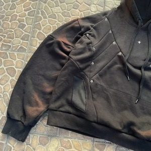เสื้อฮู้ดดี้โอเวอร์ไซส์สำหรับผู้ชายสไตล์สตรีทแวร์ ตกแต่งหมุดโลหะ แนวพังก์ กอธิค ทรงหลวม ไหล่ตก สไตล์เทคแวร์ - Product Image 3