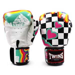 ถุงมือชกมวยรุ่นล่าสุด หลายสี ดีไซน์ใหม่ ยี่ห้อ Twins คุณภาพพรีเมียม 100% หนังแท้ - Product Image 1