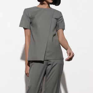 Uniforme de Enfermera Personalizado OEM, Blusa de Manga Corta con Botones en la Espalda, Uniforme Médico para Salón de Belleza, Logotipo, Color y Talla Personalizables - Product Image 2