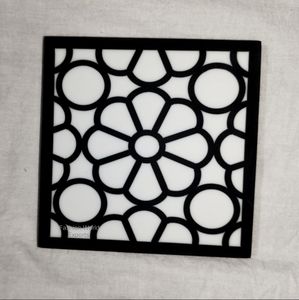 Posavasos artísticos de resina cortados con láser para bebidas con Mandala Floral y diseños geométricos de 5mm de espesor para una decoración elegante y glamurosa - Product Image 6