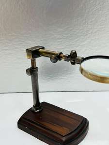 Lupa Ajustable de Latón Antiguo con Base de Madera |   Lupa de Escritorio Clásica - Product Image 2