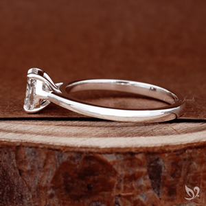 Bague de fiançailles élégante et allongée en diamant coussin, solitaire de 1 carat cultivé en laboratoire, en or blanc 10k, avec bande fine, intemporelle pour demande en mariage - Product Image 4