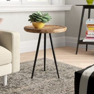 Mesa Auxiliar de Hierro con Tapa de Madera de Estilo Rústico que Agrega Calidez y Carácter al Arreglo de Muebles Interiores - Product Image 2