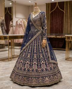 Élégant Lehenga Choli bleu marine en faux georgette, longueur ras du sol, broderie dorée, infroissable, séchage rapide, pour mariage indien pakistanais - Product Image 4
