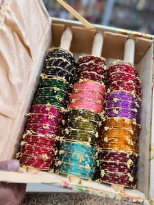 Bracelets Color Pop Kashmiri Raindrop avec incrustations de pierres colorées et coffret assorti de bracelets Ghungroo, lot de 12 douzaines - Product Image 2