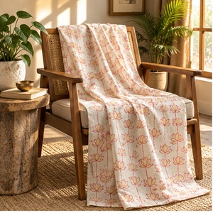 Tissu en coton imprimé à la main, motif floral, vente en gros, artisanal, beige et rouge, pour vêtements et décoration intérieure. - Product Image 2