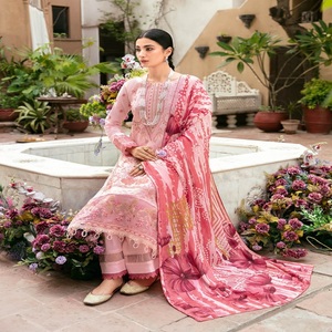 Robe Panjabi pakistanaise brodée sur pelouse pour femmes Costume Salwar Kameez trois pièces conçu par Ramsha Vol MASHAAL-8 - Product Image 4