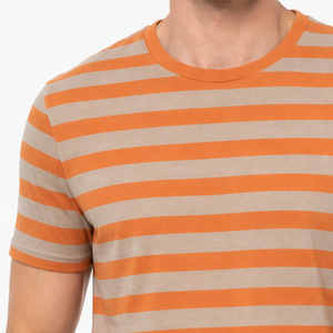 Camiseta de hombre a rayas bicolor naranja y beige al por mayor, con logo personalizado, transpirable, informal, de verano, con estampado de moda. - Product Image 3