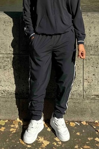 Vêtements de sport pour hommes, design 2 en 1, respirant, coupe-vent, polyester/coton écologique, survêtement de course à pied, logo personnalisé, service OEM - Product Image 2