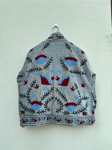 Chaqueta Suzani de Terciopelo Azul Claro Premium con Bordado Floral, Manga Larga, Cuello Alto, Hecha a Mano, Abrigo de Invierno para Mujer - Product Image 3