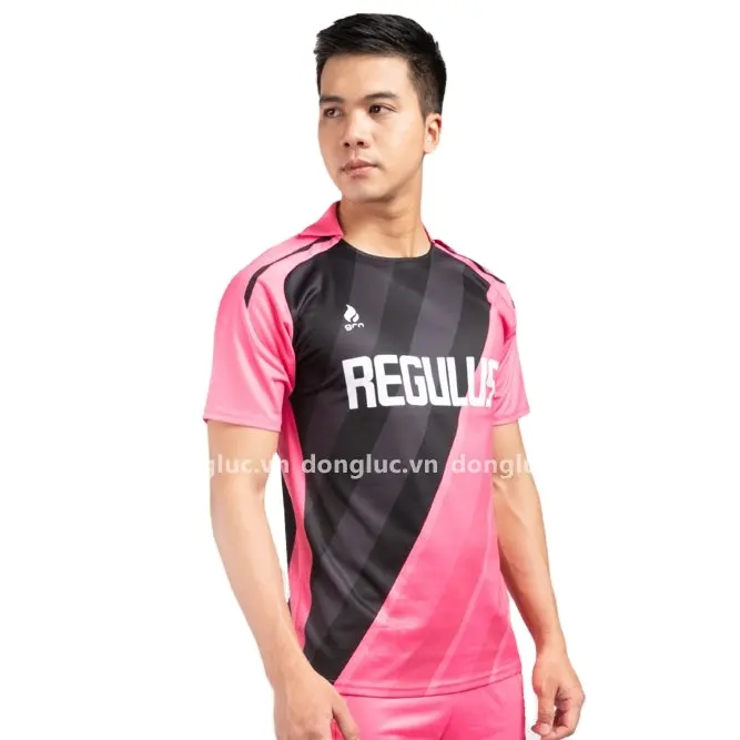 อย่างเต็มที่ Sublimated กีฬาเสื้อฟุตบอล100% โพลีเอสเตอร์เสื้อยืดสำหรับผู้ชายออกแบบที่กำหนดเองระบายอากาศเสื้อแขนสั้น