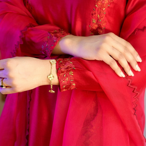 Robe Anarkali longue en mousseline de soie brodée rouge, à manches longues, col en V, avec dupatta pour femme - Product Image 2