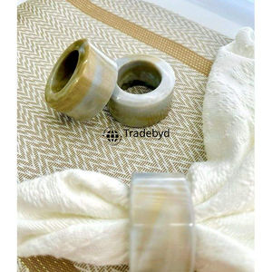 Anneau de serviette de table décoratif en résine, classique, écologique, durable, rond, fait main, pour la décoration de table par Tradebyd - Product Image 2