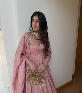 Conjunto de Lehenga y Dupatta de Algodón Micro Pesado GMY con Bordado de Seda y Lentejuelas, con Mangas - Product Image 3