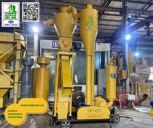 El transportador neumático de cáscara de arroz tiene una capacidad de 5 toneladas/hora, con un conducto dividido en dos direcciones para un transporte rápido. - Product Image 5