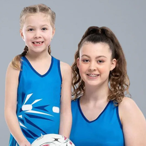 Nuevos uniformes de netball sublimados para mujer, de alta calidad, personalizados para equipos, con cuello en V, línea A, conjuntos de netball para niñas, los más vendidos. - Product Image 6