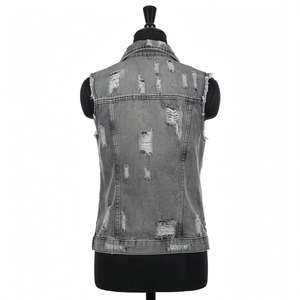 เสื้อกั๊กยีนส์ขาดๆ สำหรับผู้ชาย สีเทา เสื้อแจ็คเก็ตแขนกุดสำหรับขี่มอเตอร์ไซค์ เสื้อกั๊กผู้ชายสำหรับฤดูใบไม้ผลิ ยอดนิยม ลายขาดๆ สไตล์คาวบอย เท่ห์ๆ แฟชั่นสุดคูล - Product Image 2