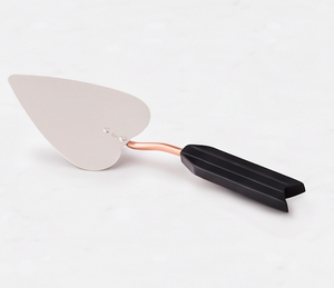 Servidor de pasteles, diseño moderno, manijas negras acrílicas, herramientas de acero inoxidable para pasteles plateados, espátula y cuchillo perfectos para la Ceremonia - Product Image 1