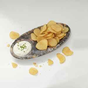 Plato de Servir de Resina Hecho a Mano con Compartimento Integrado para Salsas, Elegante Plato Ovalado para Aperitivos, Nachos, Frutas Secas y Más - Product Image 1