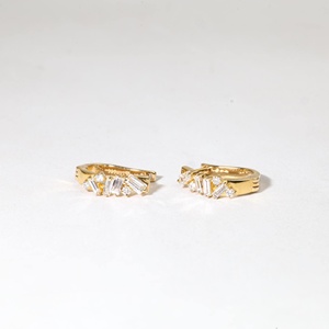 Boucles d'oreilles créoles en or massif 10K 14K 18K pour femme, avec diamants de laboratoire taille baguette couleur E clarté VVS, bijoux fins de luxe léger - Product Image 1