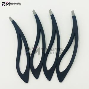 แหนบถอนขนคิ้ว RMI ราคาขายส่ง สีเคลือบผงดำ / ปลายสแตนเลสสีเงิน ดีไซน์ใหม่ ชุดแหนบปลายแหลม - Product Image 2