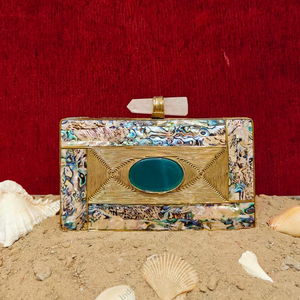 กระเป๋าคลัทช์งานฝีมืออินเดียประดับมุกหอยมุก พร้อมหินอาเกตและกรอบทองเหลือง หรูหราสำหรับงานเลี้ยงกลางคืน งานแต่งงาน และงานปาร์ตี้ - Product Image 1