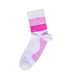 Calcetines Deportivos Transpirables de Spandex y Poliéster con Rayas Blancas y Rosas para Adultos, para Uso en Verano - Product Image 3
