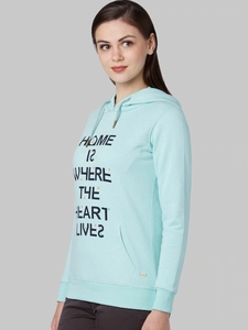 Sweat-shirt à capuche bleu clair pour femme avec imprimé « Home Is Where The Heart Lives », coupe classique, en coton tricoté, pour l'automne - Product Image 2