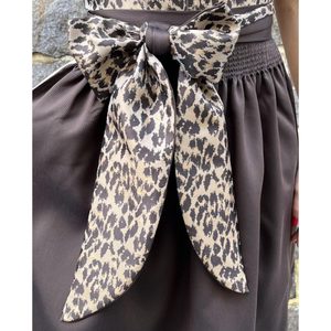 Vestido Dirndl con Estampado de Leopardo para Mujer, con Delantal con Lazo, Corte en A, Largo hasta la Rodilla, Estilo Casual Folclórico, Manga Corta, Cuello en V - Product Image 4