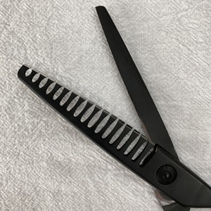 Ciseaux droitiers à poignée décalée japonaise en acier inoxydable de 6 pouces emballés en vrac pour chiens et chats outils de toilettage pour animaux de compagnie - Product Image 4