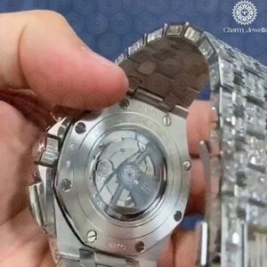 Montre de luxe pour homme en acier inoxydable, boîtier de 40 mm, verre, mouvement mécanique analogique, bracelet incrusté de diamants, fermoir caché à bouton-poussoir 10 - Product Image 2