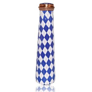 Botella de agua azul a cuadros con diseño decorativo impreso, para hidratación diaria, oficina, viajes, cocina y uso como regalo. - Product Image 4