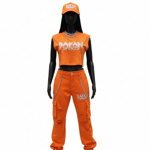 Conjunto de mujer de alta calidad, camiseta corta de algodón suave de 200 GSM, leggings elásticos de spandex, logotipo de diamantes de imitación naranja, diseño personalizado. - Product Image 1